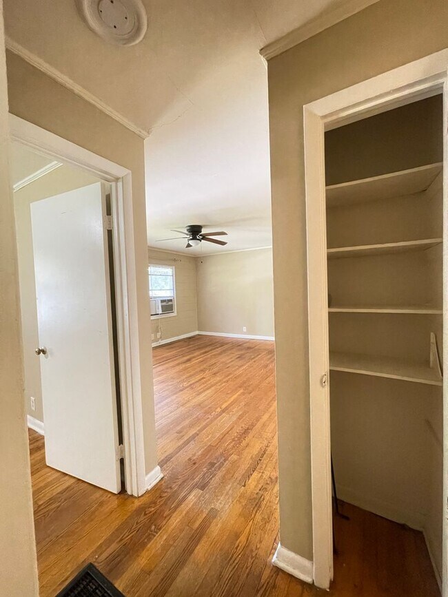 Building Photo - 5137