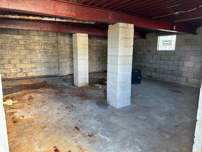 Building Photo - 612 N 3rd St