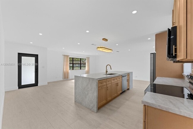 Building Photo - 401 SW 63rd Terrace