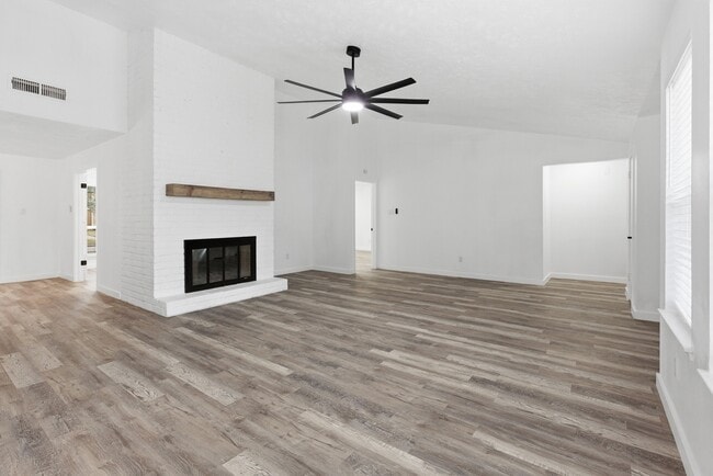 Building Photo - 2906 Colonial Dr