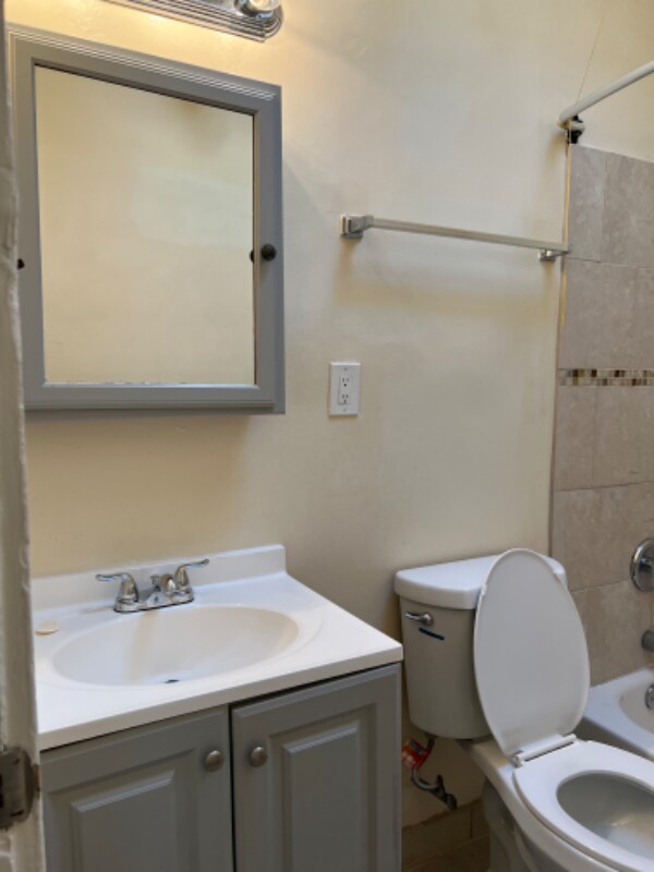 Building Photo - 1536 Appleton St