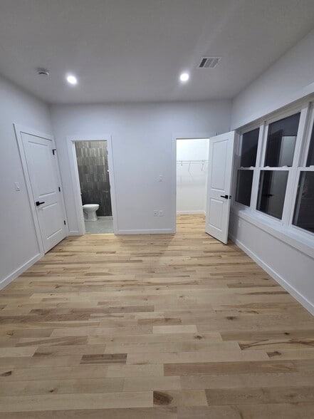 Building Photo - 13 Voorhees St