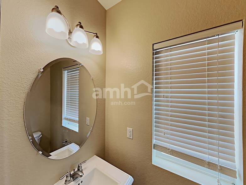 Building Photo - 4659 N Argonne St