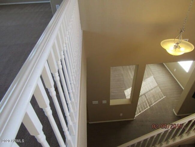 Building Photo - Gorgeous Large 4 Bed 2.5 Bath Home with lo...