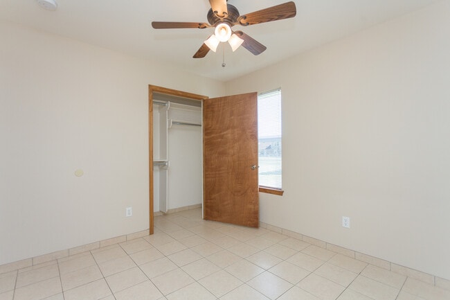 Building Photo - 16110/16112 Rolling Meadows Dr.