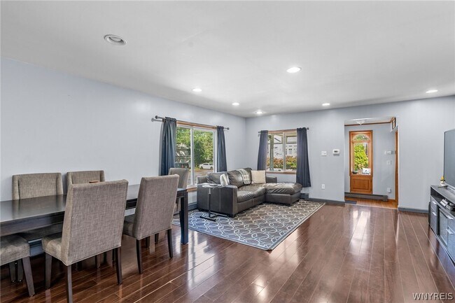 Building Photo - 114 Flohr Ave
