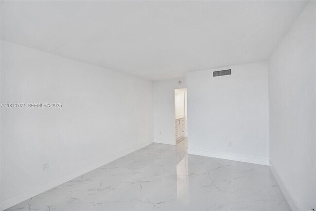 Building Photo - 3625 N Country Club Dr