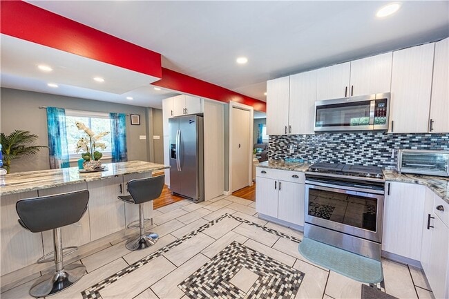 Building Photo - 414 Hochberg Rd