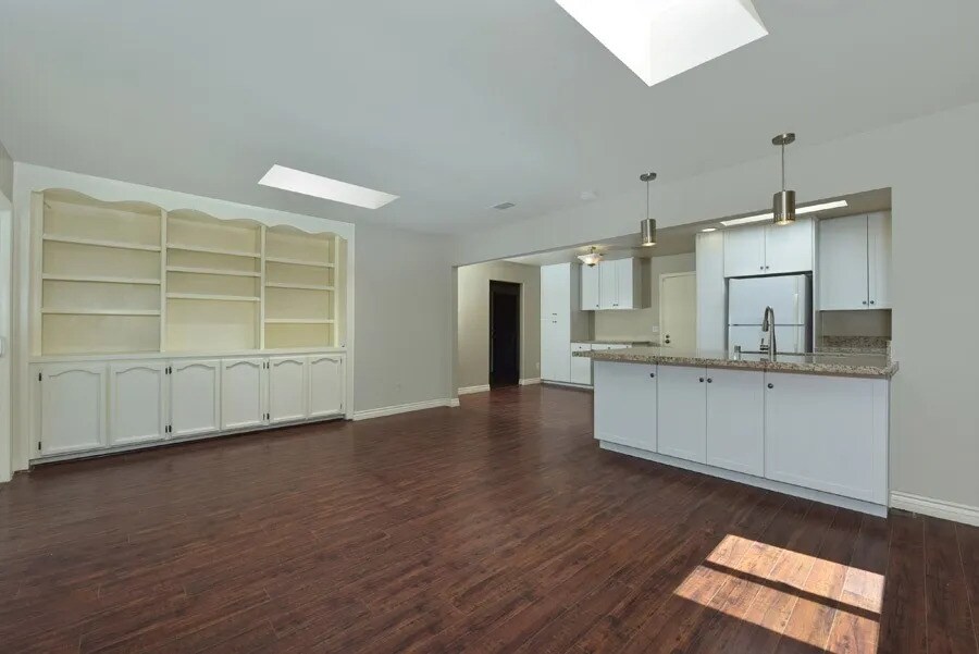 Building Photo - 402 Paseo Alegre