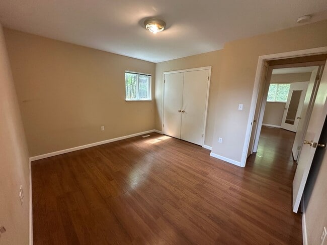Building Photo - Beautiful home close to the Peaks of Otter...