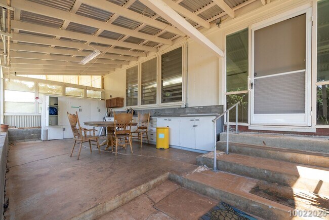 Building Photo - Move in Ready! 1 BD 1 BA home in Aiea ($300 off the first month’s rent if moved in December 21, 2...