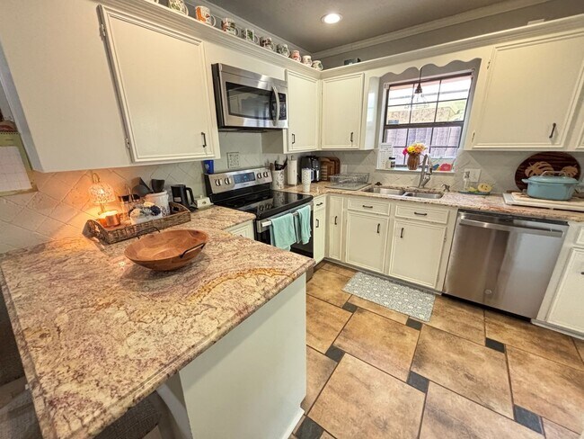 Building Photo - 4 BEDROOM IN NORTH  BOSSIER