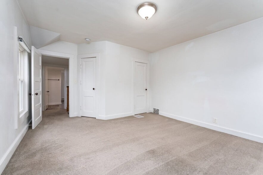 Building Photo - 1006 Schuring Rd
