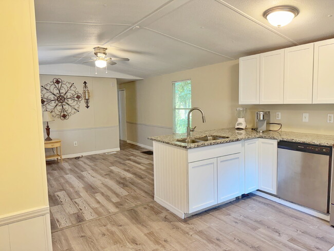 Building Photo - 2 BR /1 BA Mobile Home, US1 North
