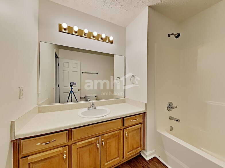 Building Photo - 3001 Mesquite Dr