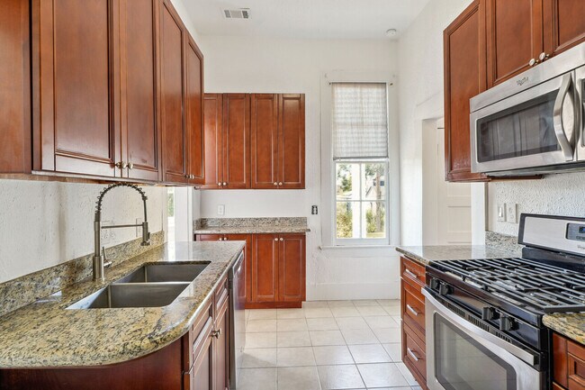 Building Photo - 1434 Constance