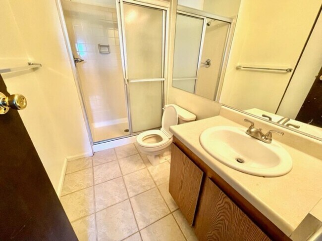 Building Photo - 2-Bedroom in Woodside Condos