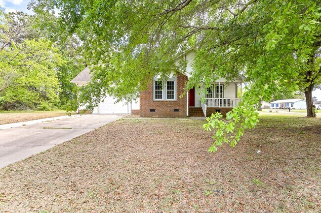 Building Photo - Cottage Charm Near Piney Green
