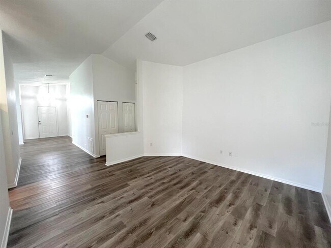 Building Photo - 113 Eastwood Dr
