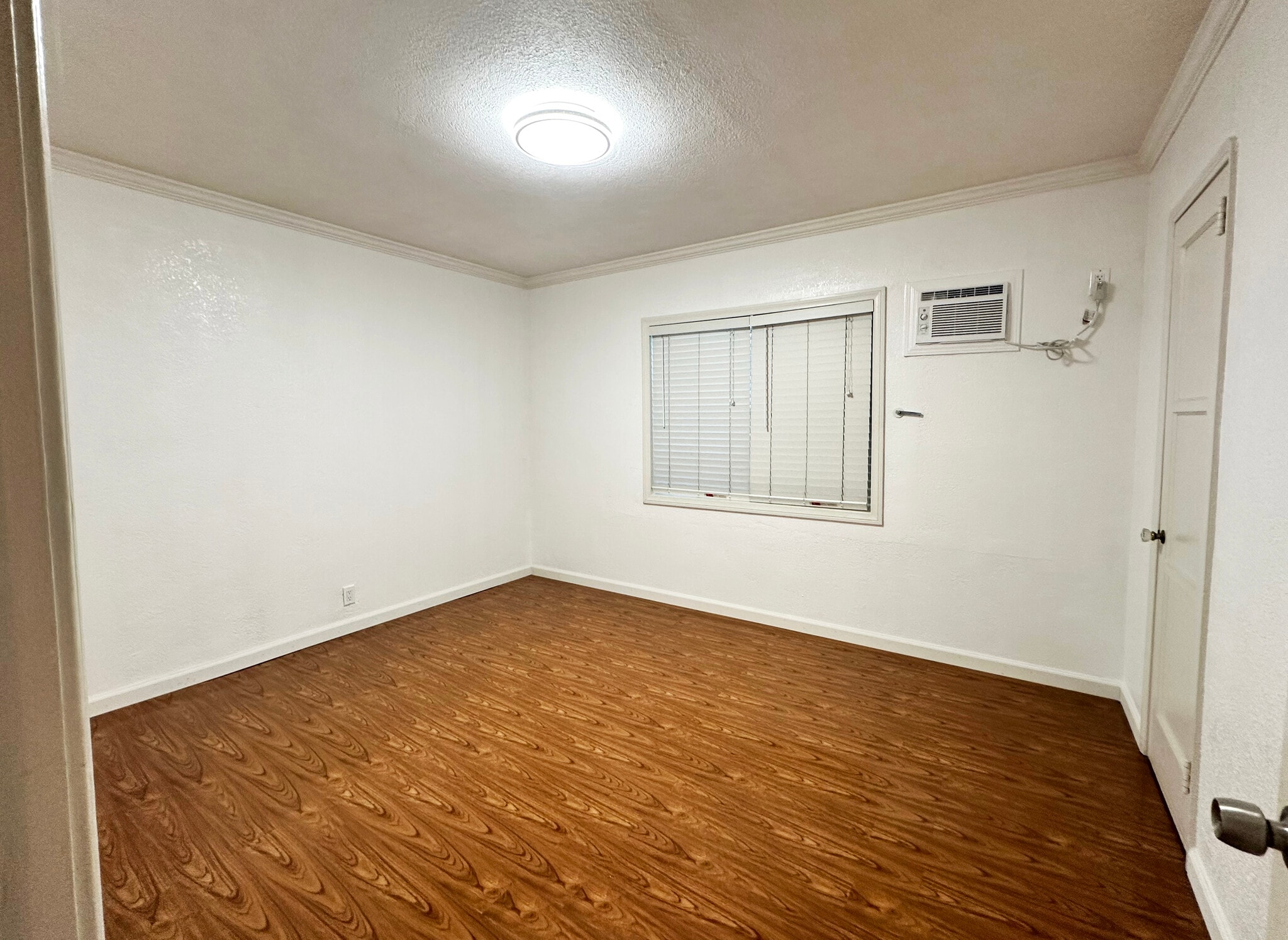 Unit 1 Room 1 - 437 E 8th St
