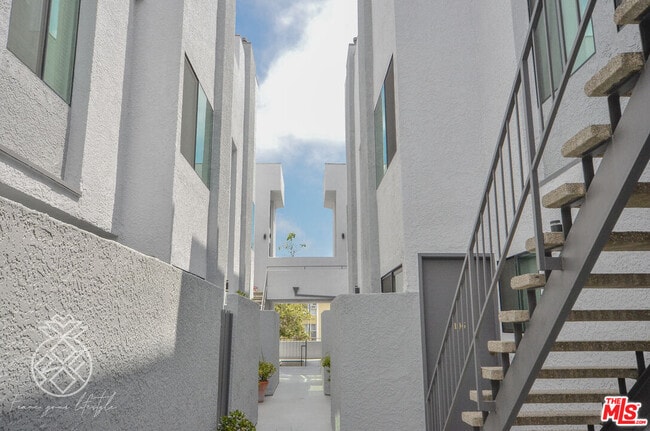 Building Photo - 1727 Glendon Ave