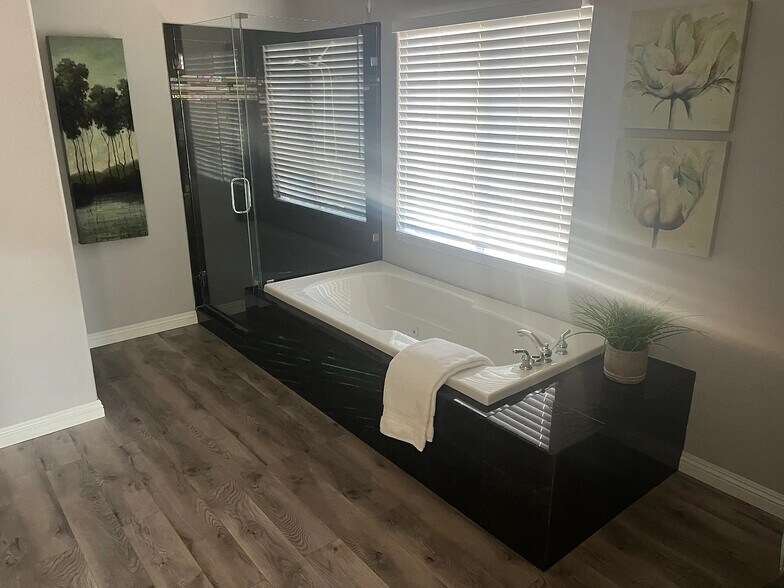 Building Photo - 11112 Calgary Way