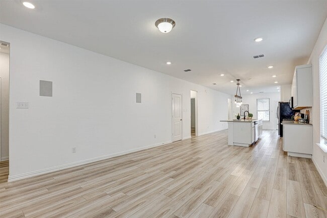 Building Photo - 2305 Cobbler St