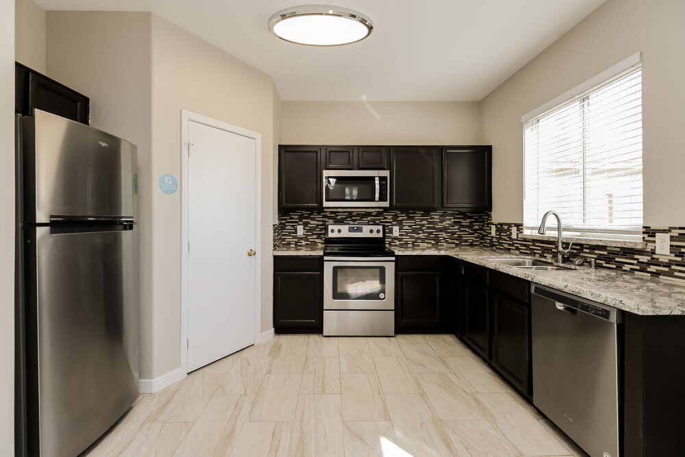 Building Photo - 2959 S Del Rancho Cir