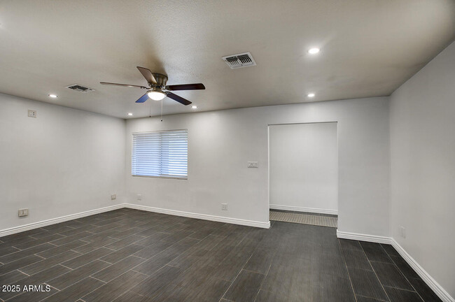 Building Photo - 1881 E Concorda Dr