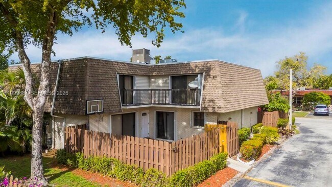 Building Photo - 8107 SW 23rd Ct