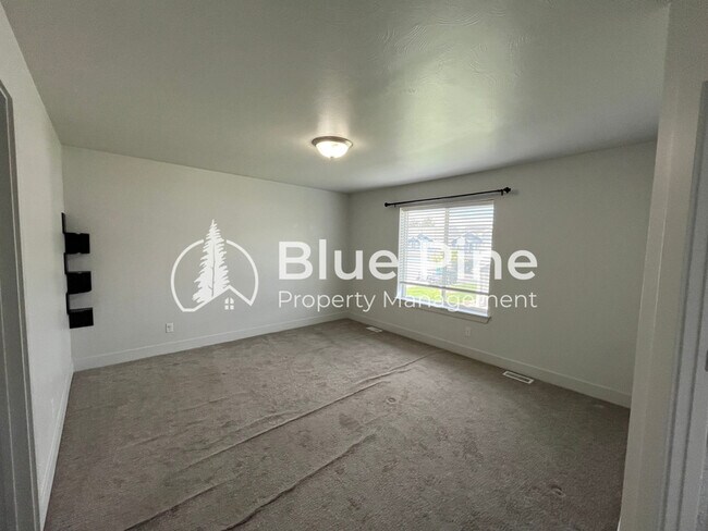 Building Photo - 196 Emery Ln