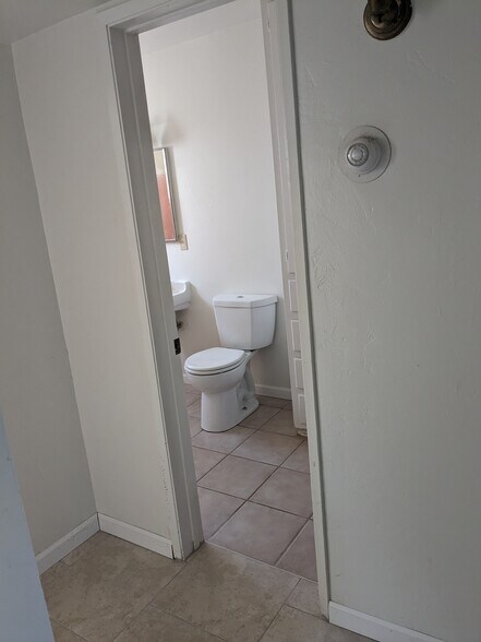 Building Photo - 418 Real Rd