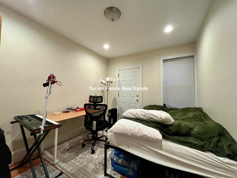 Building Photo - 179 Northampton St