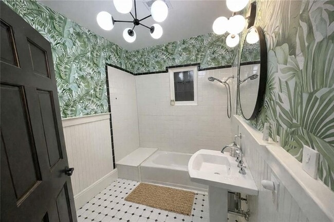 Building Photo - 389 6th St NE