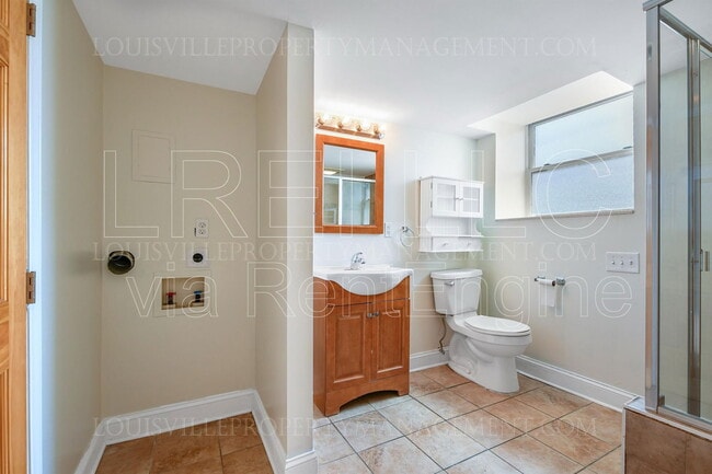 Building Photo - 1481 St James Ct