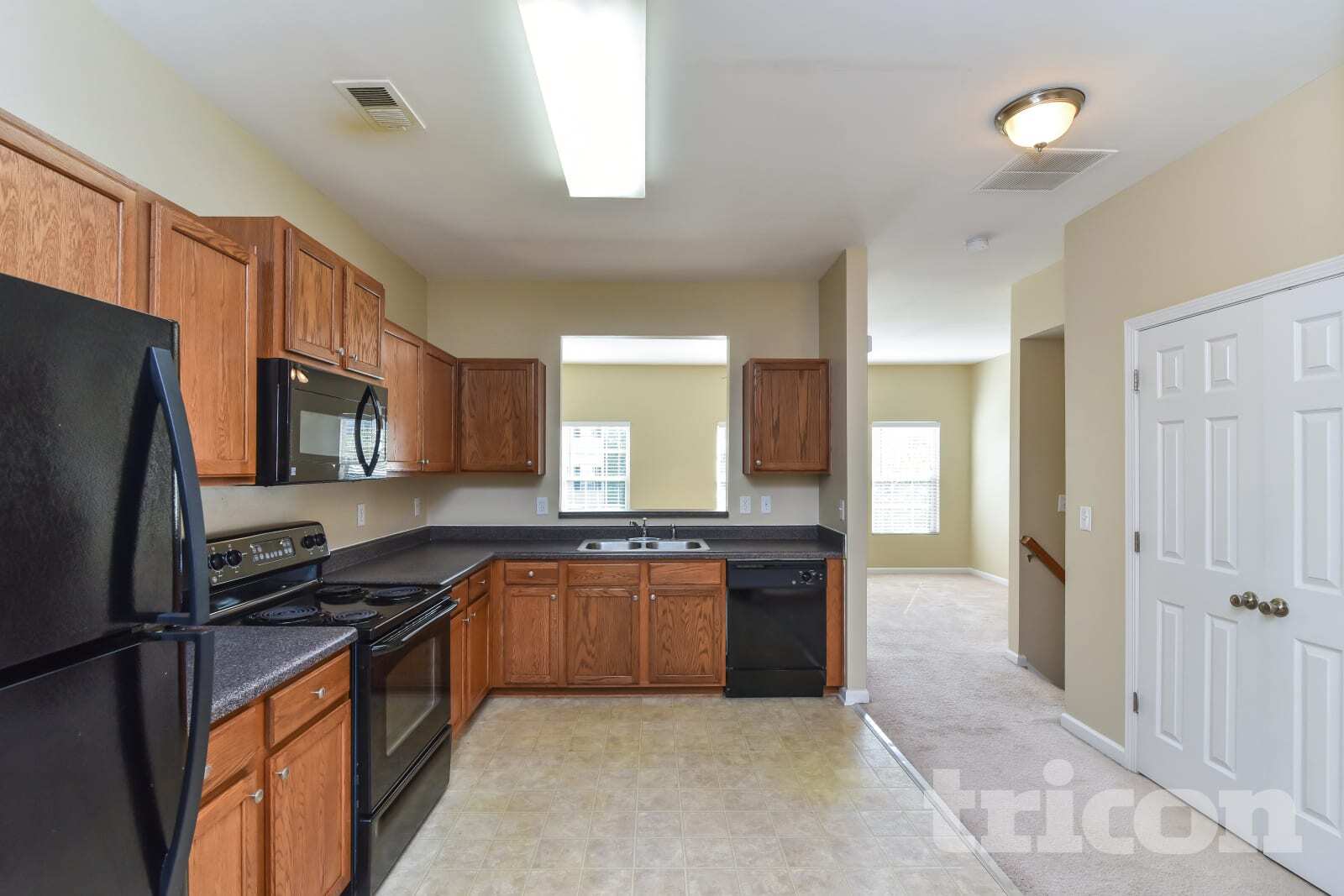 Building Photo - 1470 Knights Trail