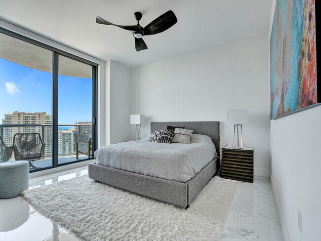 Building Photo - 100 E Las Olas Blvd