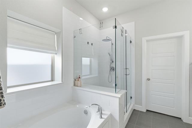 Building Photo - 14404 Balmoral Pl