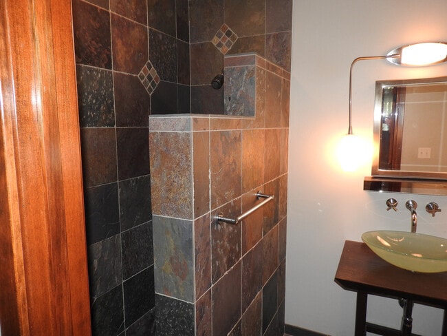 Building Photo - Beautiful home in Historic Folsom!