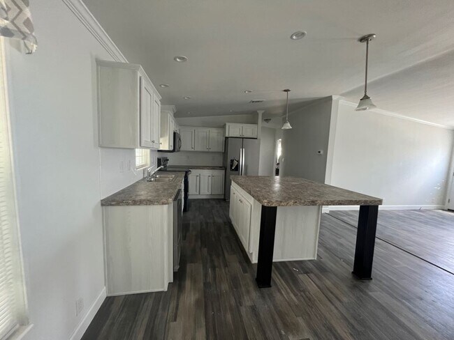 Building Photo - 173 Eland Dr