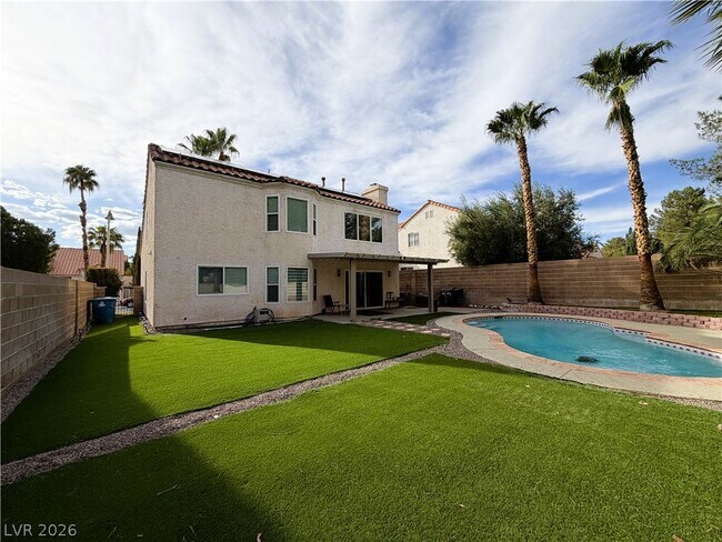 Building Photo - 2724 Monrovia Dr