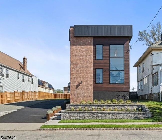 Building Photo - 246 Cortlandt St