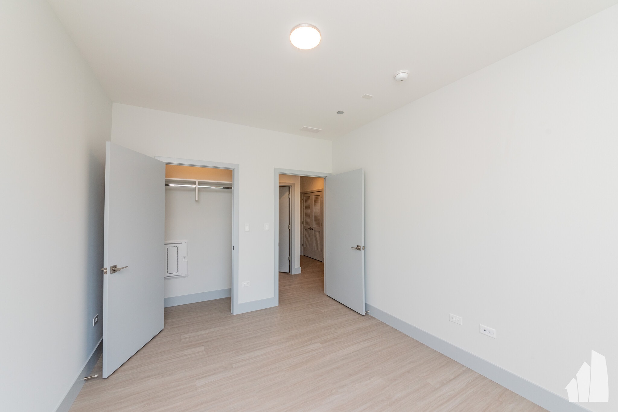 Building Photo - 6355 N Glenwood Ave