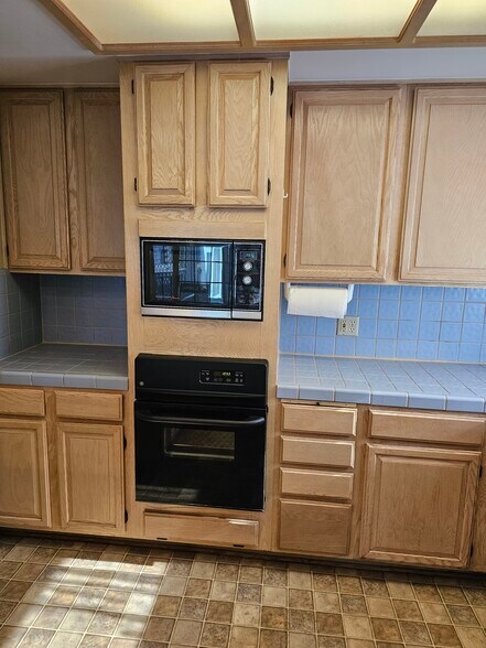 Building Photo - 707 N Lima St