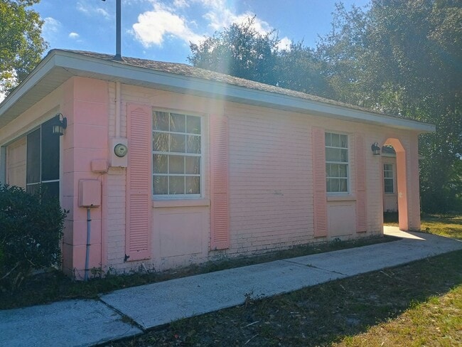 Building Photo - Pool. Privacy. Perfect location. Available now!