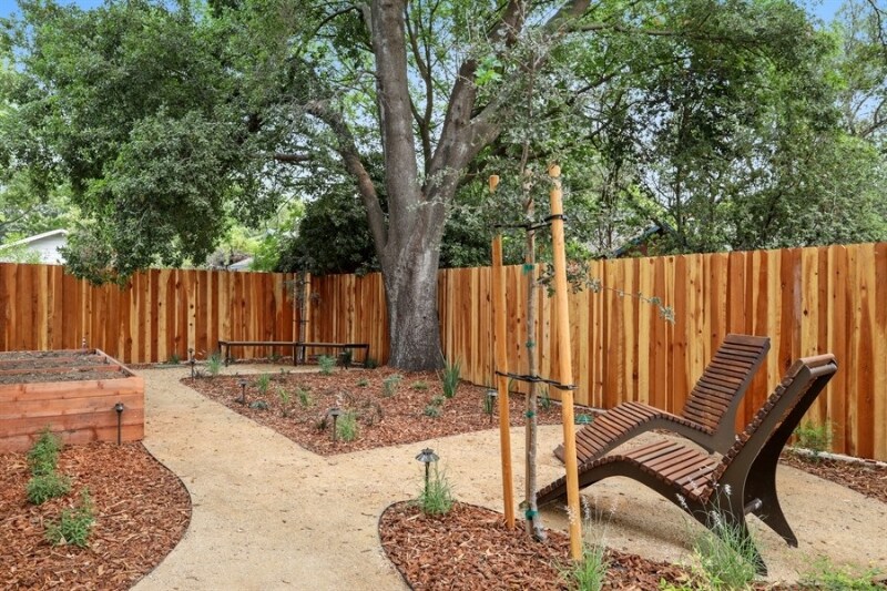 Building Photo - 820 B St