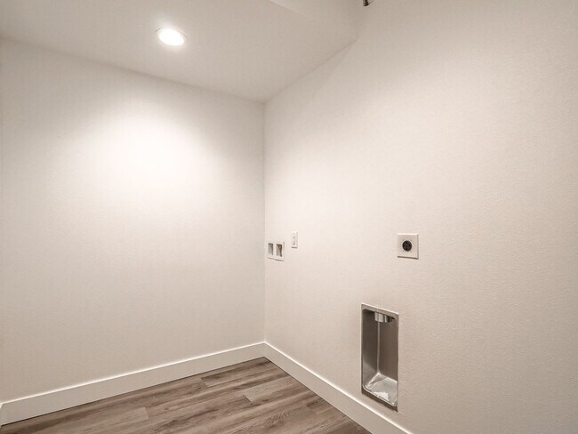 Building Photo - 3434 Garfield