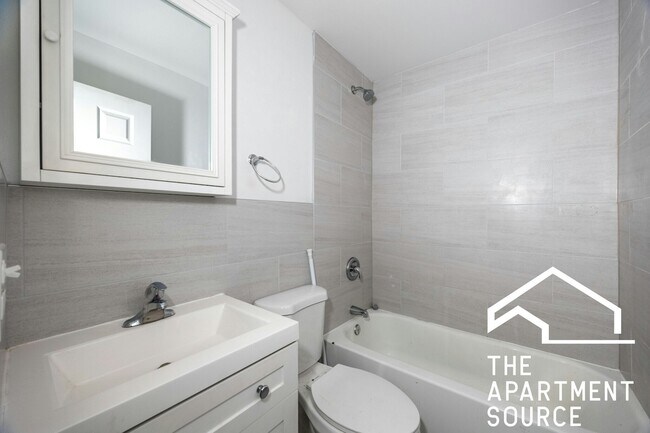 Building Photo - 667 W Grace St