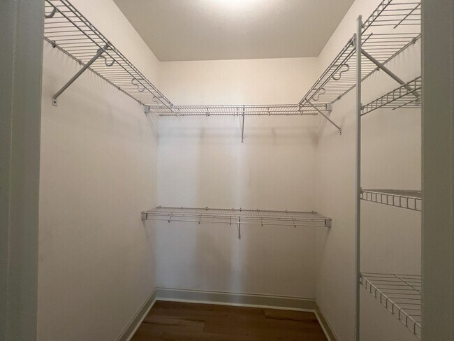 Building Photo - mjj7300