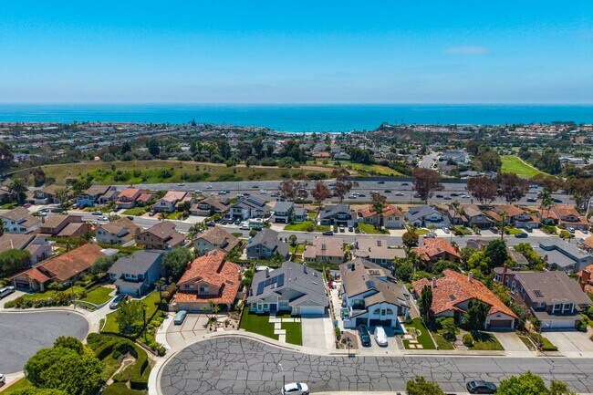 Building Photo - Experience Coastal Living at Its Finest in...